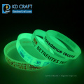 Vente en gros pas de logo personnalisé pas cher en vrac minimum impression bracelet en caoutchouc lumineux bracelet en silicone lueur